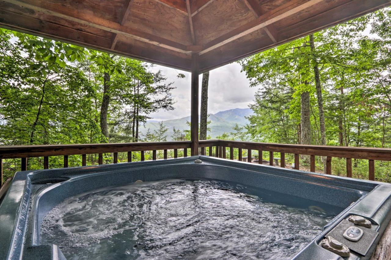 Villa Gatlinburg Escape With Hot Tub, Deck And Mtn View Extérieur photo