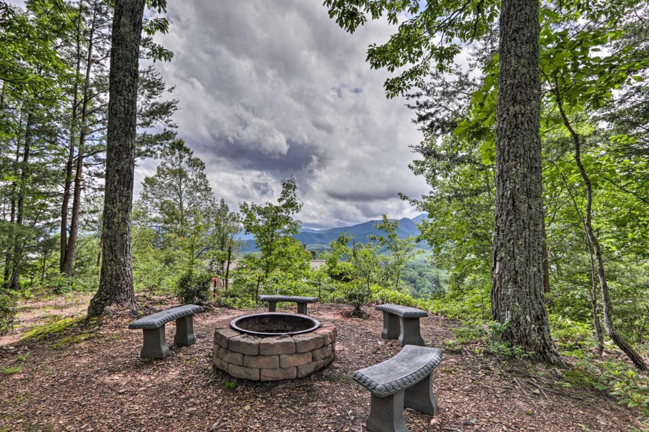 Villa Gatlinburg Escape With Hot Tub, Deck And Mtn View Extérieur photo